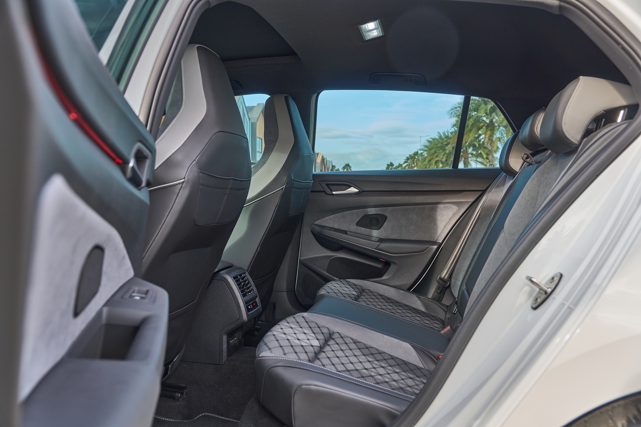 Thuê ô tô: 5 hạng mục cần kiểm tra trước khi trả xe - Ảnh 3. Thuê ô tô: 5 hạng mục cần kiểm tra trước khi trả xe - Ảnh 3.