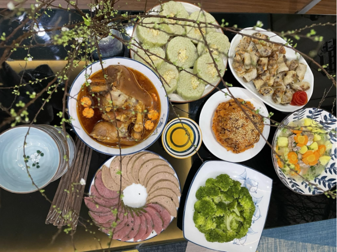 Món ăn ngày Tết thường nhiều tinh bột, chất béo. Ảnh: Anh Chi