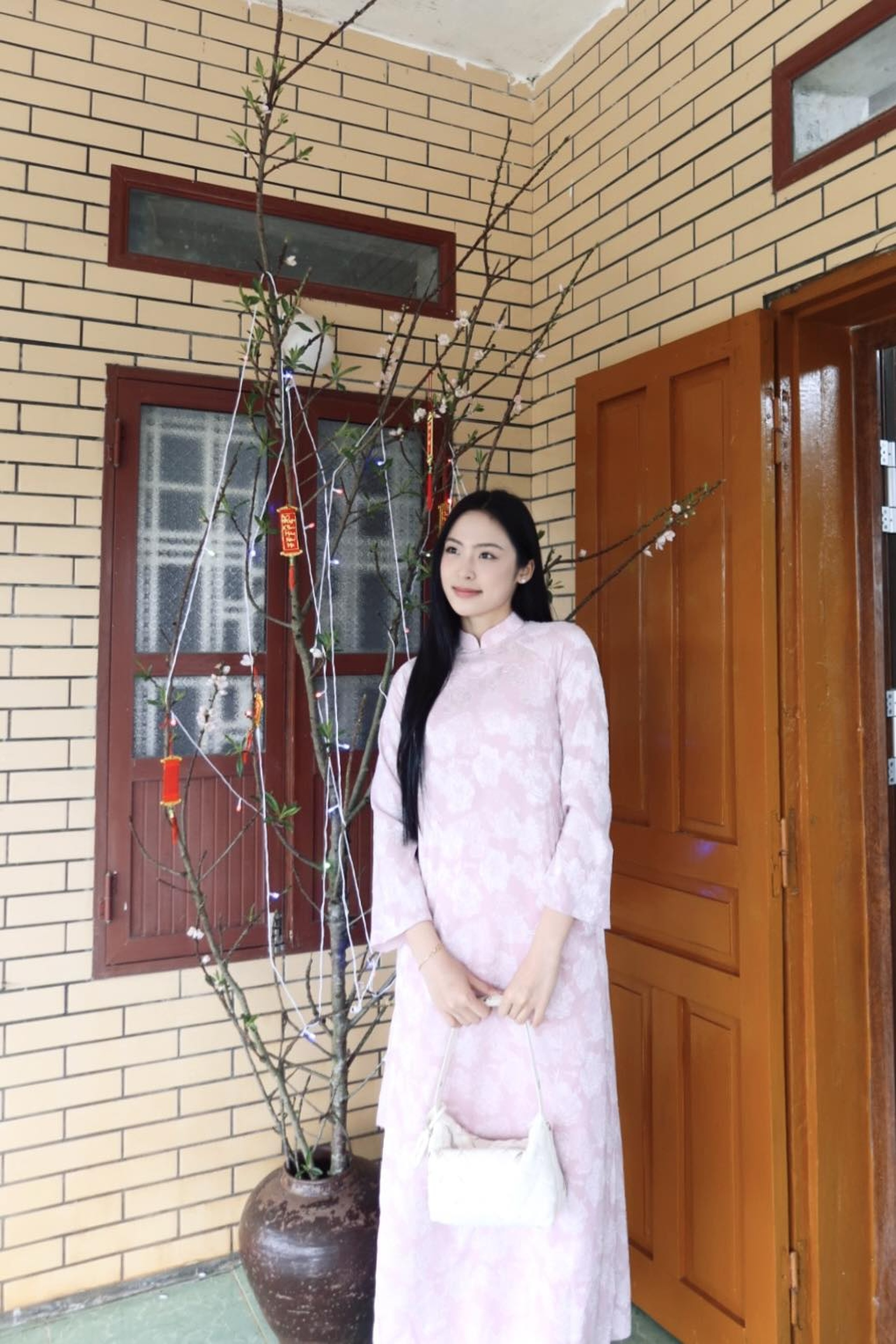 Á hậu Vân Nhi: Gia đình tôi định hướng nên lấy chồng muộn - 1 Á hậu Vân Nhi: Gia đình tôi định hướng nên lấy chồng muộn - 1