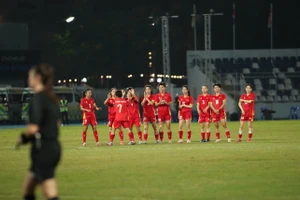 HLV Mai Đức Chung nói thẳng về trọng tài và phản ứng của nữ trợ lý người Lào 