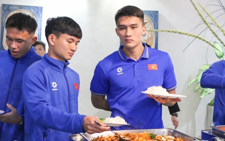 Ăn bánh chưng, bánh tét sao cho không ảnh hưởng việc tập tành? - Ảnh 3.