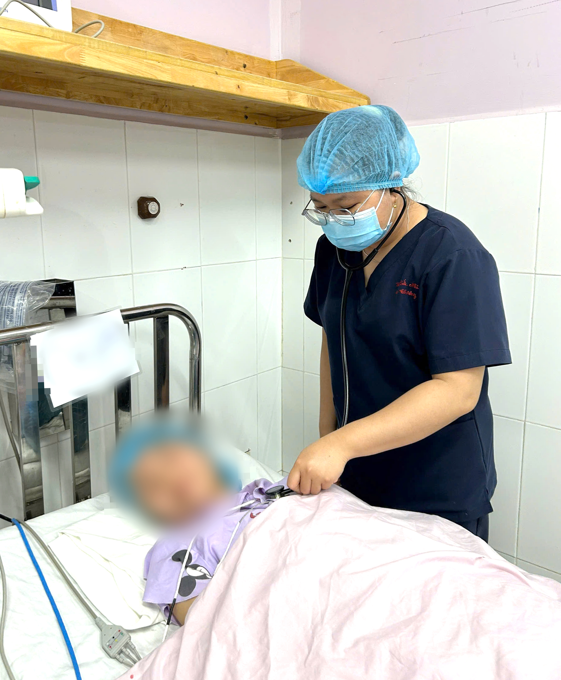 Ăn cá mú đỏ, 4 người cùng nhà ở TP.HCM bị ngộ độc nặng - Ảnh 1.