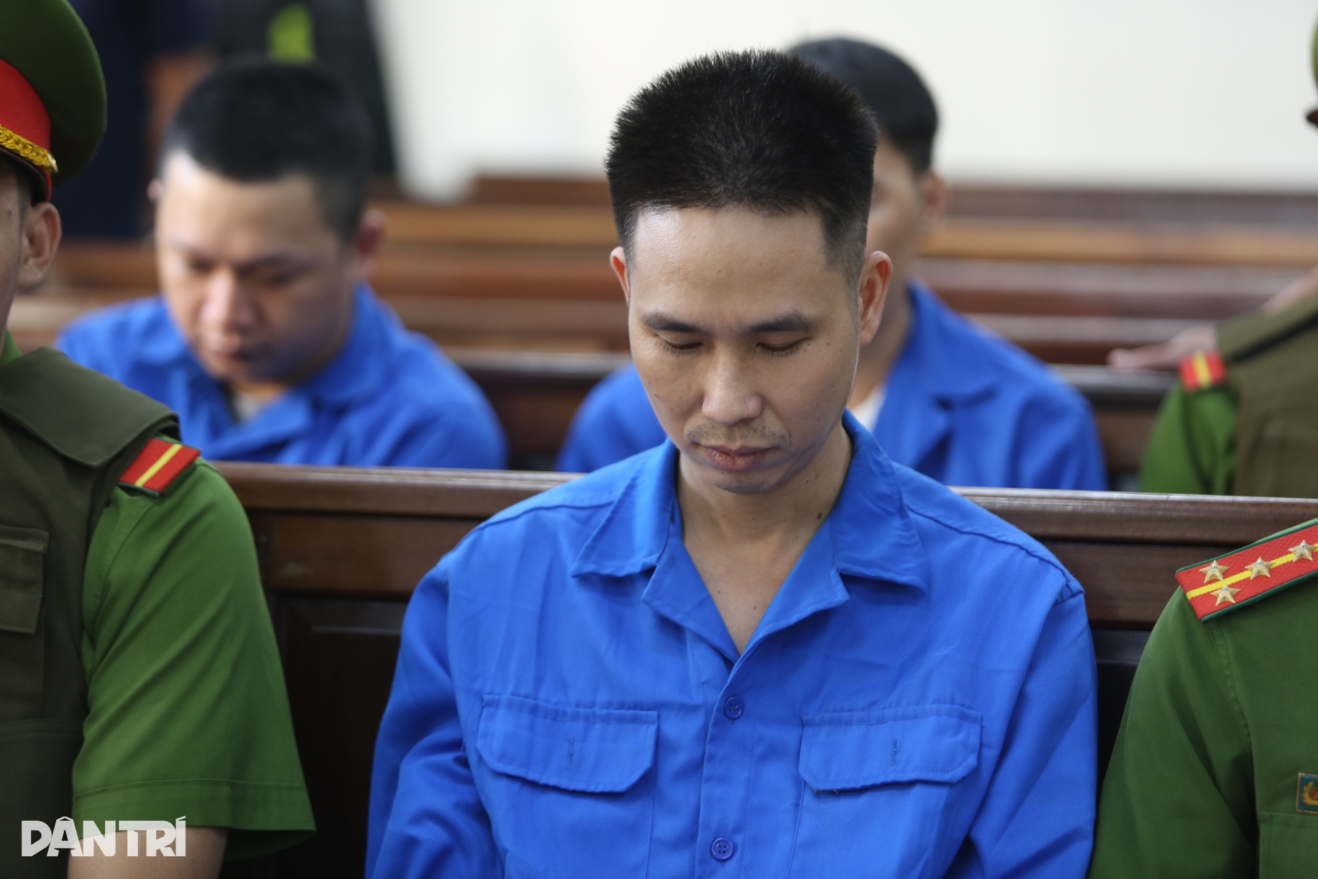 An ninh thắt chặt tại phiên tòa xét xử kẻ bắn chết 3 người ở Đồng Nai - 12