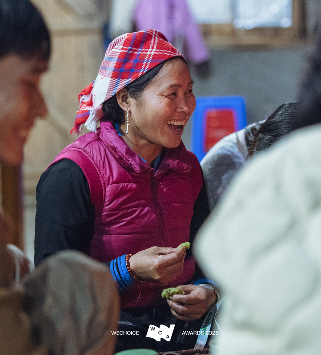 Mang 8 chiếc bánh giày, 3 con lợn và muối đi đón dâu: Anh Hà và chị Thông bắt đầu cuộc hôn nhân Mang 8 chiếc bánh giày, 3 con lợn và muối đi đón dâu: Anh Hà và chị Thông bắt đầu cuộc hôn nhân