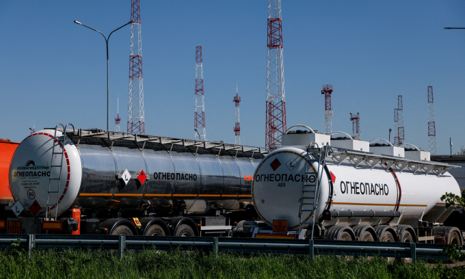 Xe bồn tại cơ sở sản xuất thuộc sở hữu của Transneft ở tỉnh Moskva hồi năm 2022. Ảnh: Reuters