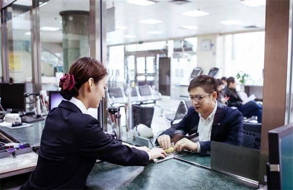 Khách hàng gửi tiết kiệm 6 tỷ, 1 năm sau đến rút bị ngân hàng nói thẳng: Anh phải nộp thêm 530 triệu!- Ảnh 1.