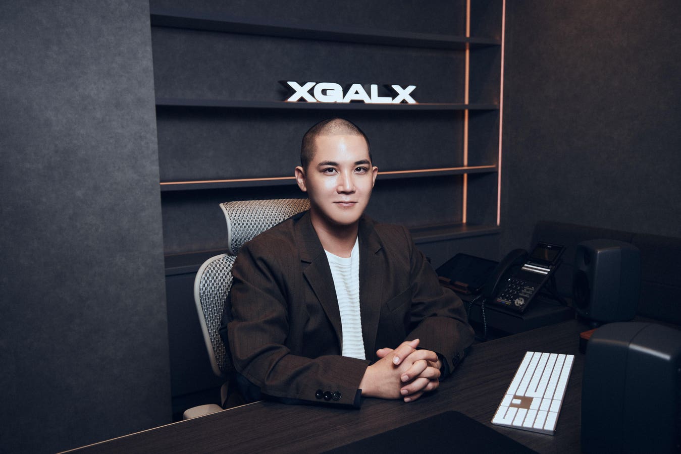 Anh sep showbiz vua bi canh sat bat khan cap