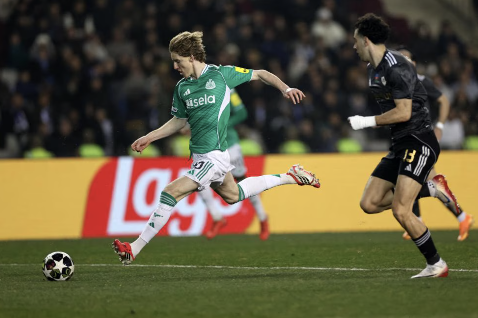 Anthony Gordon rực sáng với 