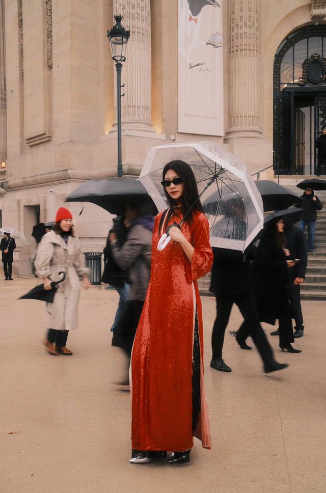 Áo dài Việt 'du xuân' quốc tế- Ảnh 1.