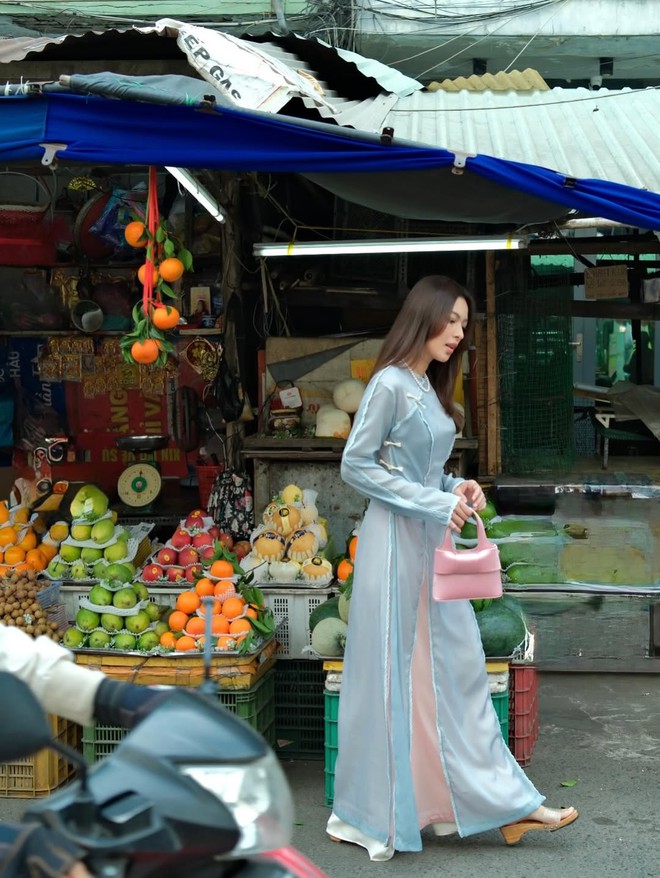 Áo dài cách tân lên ngôi trong tủ đồ đón tết 2026 của quý cô hiện đại- Ảnh 2.