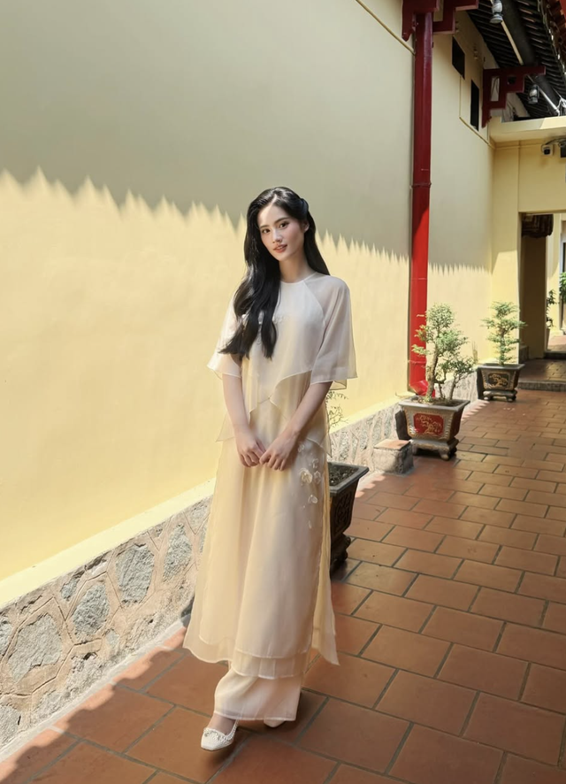 Áo dài cách tân lên ngôi trong tủ đồ đón tết 2026 của quý cô hiện đại- Ảnh 1.
