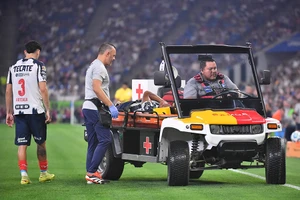 Cựu sao MU Martial nhập viện khẩn cấp sau chấn thương kinh hoàng