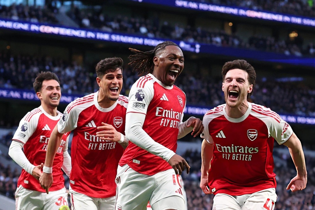 Arsenal thắng tưng bừng Tottenham, tạo khoảng cách 5 điểm với Man City - 1