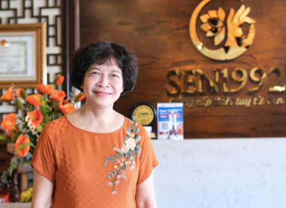 Bà chủ Sen Tài Thu bị cáo buộc cùng đồng phạm chiếm đoạt hơn 988 tỷ đồng- Ảnh 1.