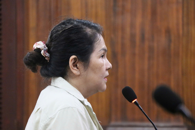 Bà Lê Thị Mỹ Châu tại phiên tòa sơ thẩm hồi tháng 10.2025. Ảnh: Hải Duyên