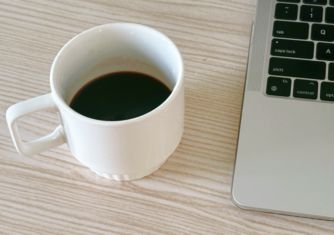 Các loại đồ uống chứa caffeine hoặc đường không thể thay thế hoàn toàn nước lọc vì chúng có tác dụng lợi tiểu, gây mất nước. Ảnh: Bảo Bảo