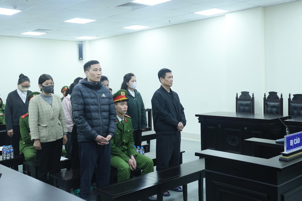 Bà trùm khai thủ đoạn biến nửa tấn vàng Trung Quốc thành vàng Việt Nam - 1