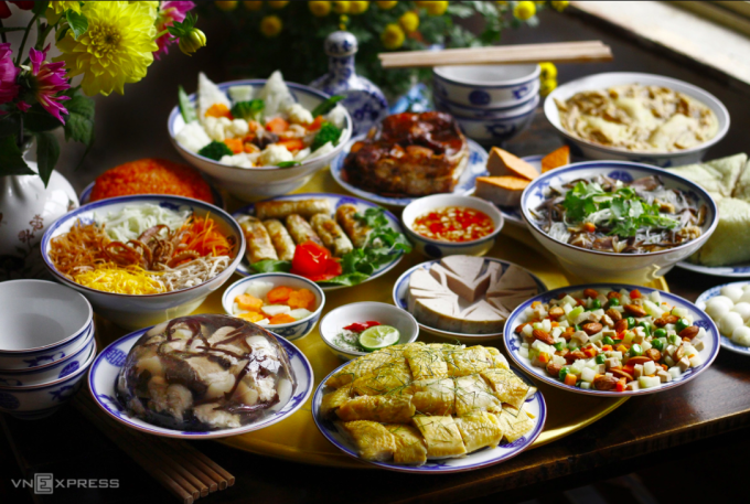 Mâm cỗ truyền thống ngày Tết. Ảnh: Bùi Thủy