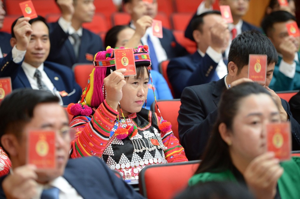 Ban Bí thư: Không được thế chấp, cầm cố thẻ đảng viên để vay tiền - 1