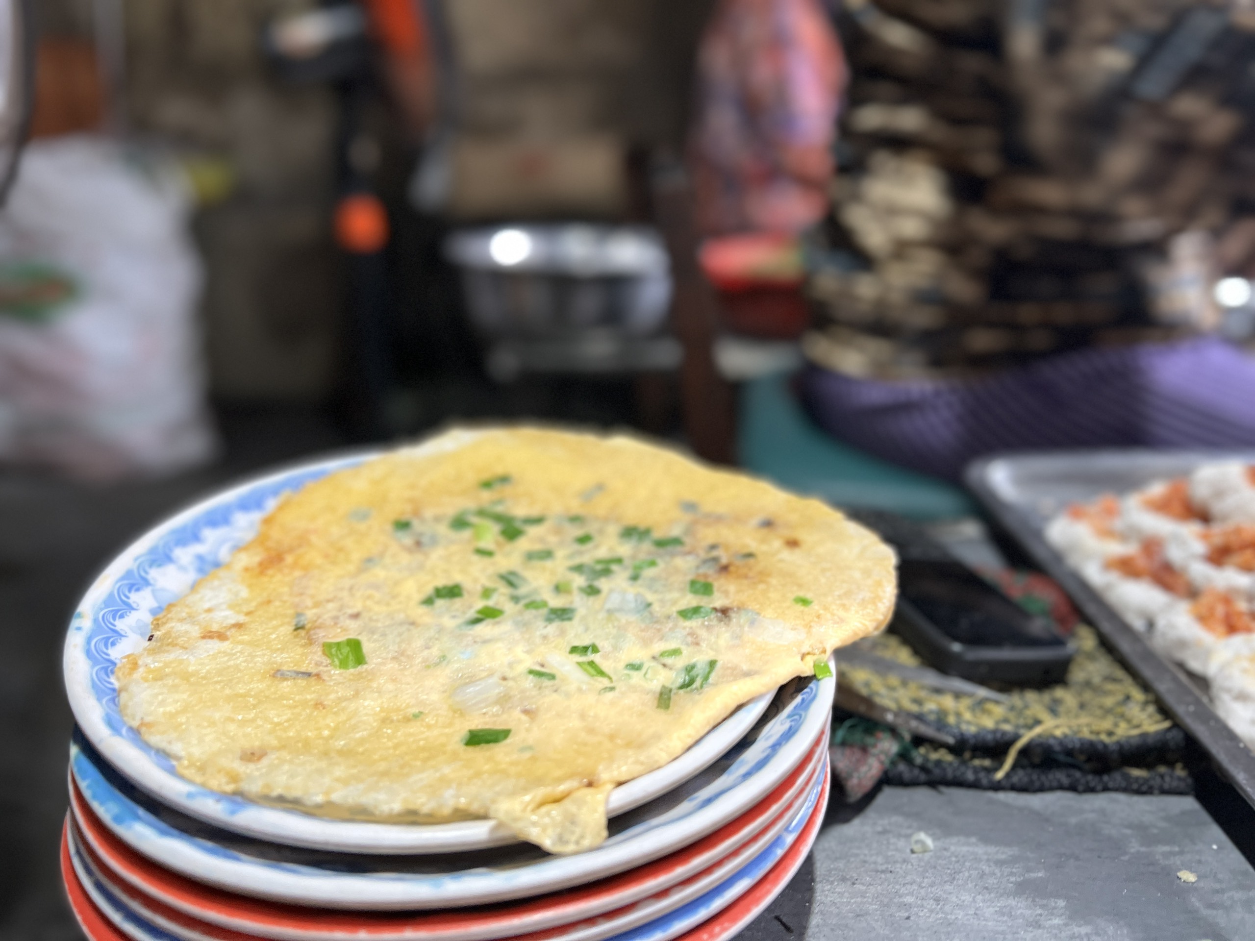 Bánh ép Huế – cơn thèm rất thật của khách phương xa ngày Tết - Ảnh 1.