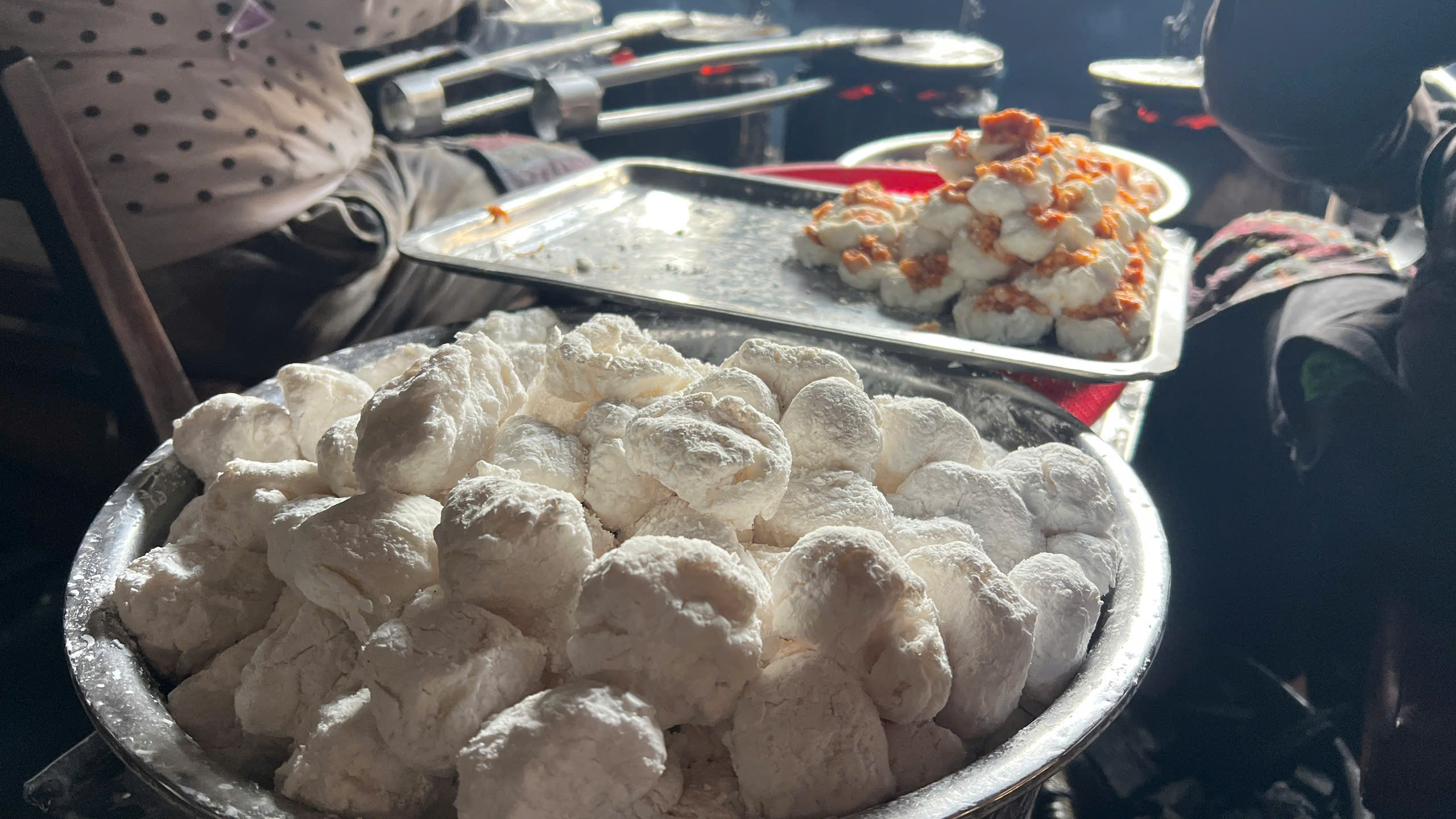 Bánh ép Huế – cơn thèm rất thật của khách phương xa ngày Tết - Ảnh 2.