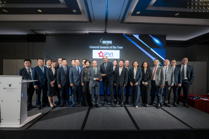 Bảo hiểm PVI nhận cúp vinh danh tại IAN Awards 2025. Ảnh: Bảo hiểm PVI