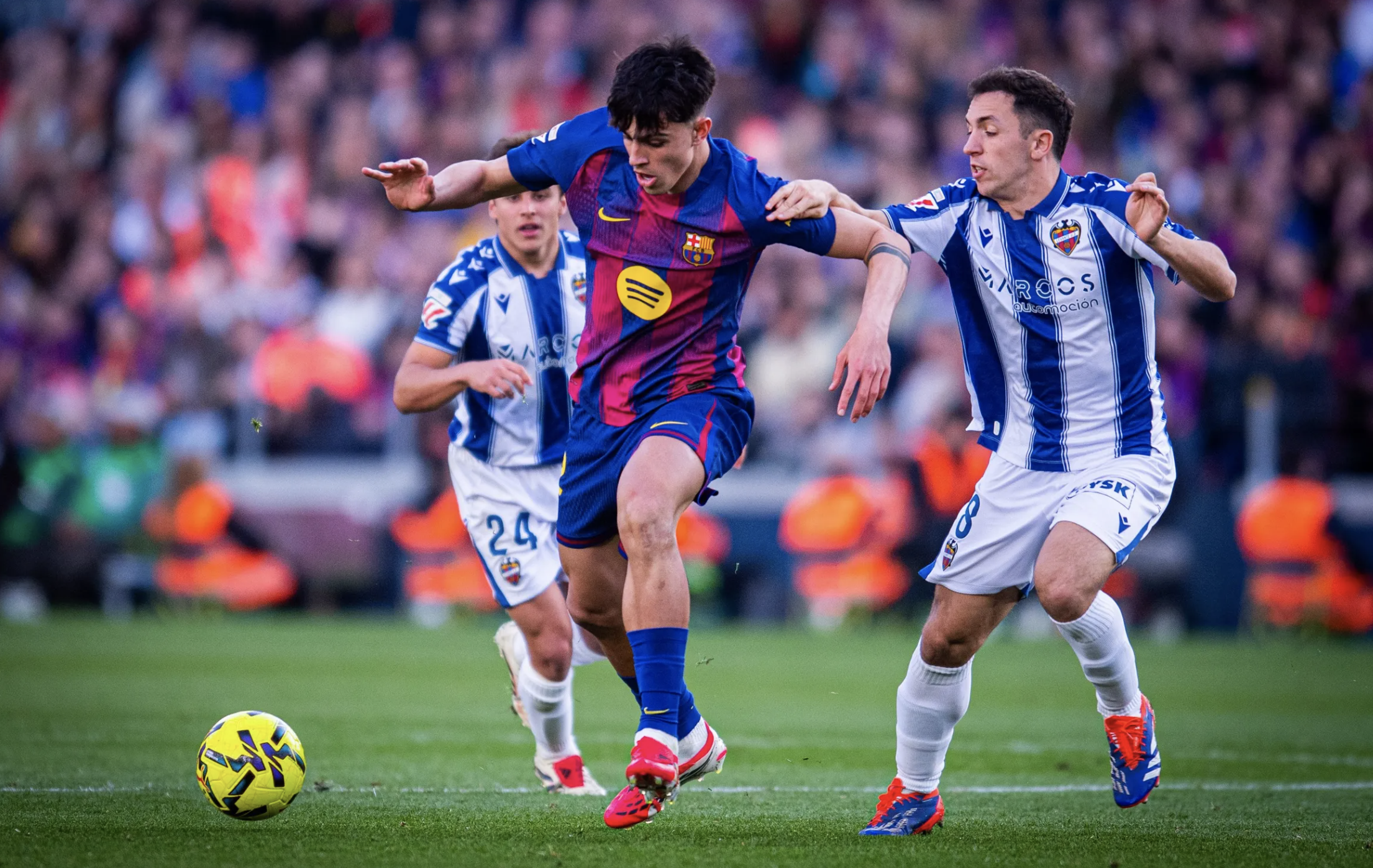 Barcelona thắng áp đảo Levante, vững ngôi đầu La Liga - Ảnh 1.