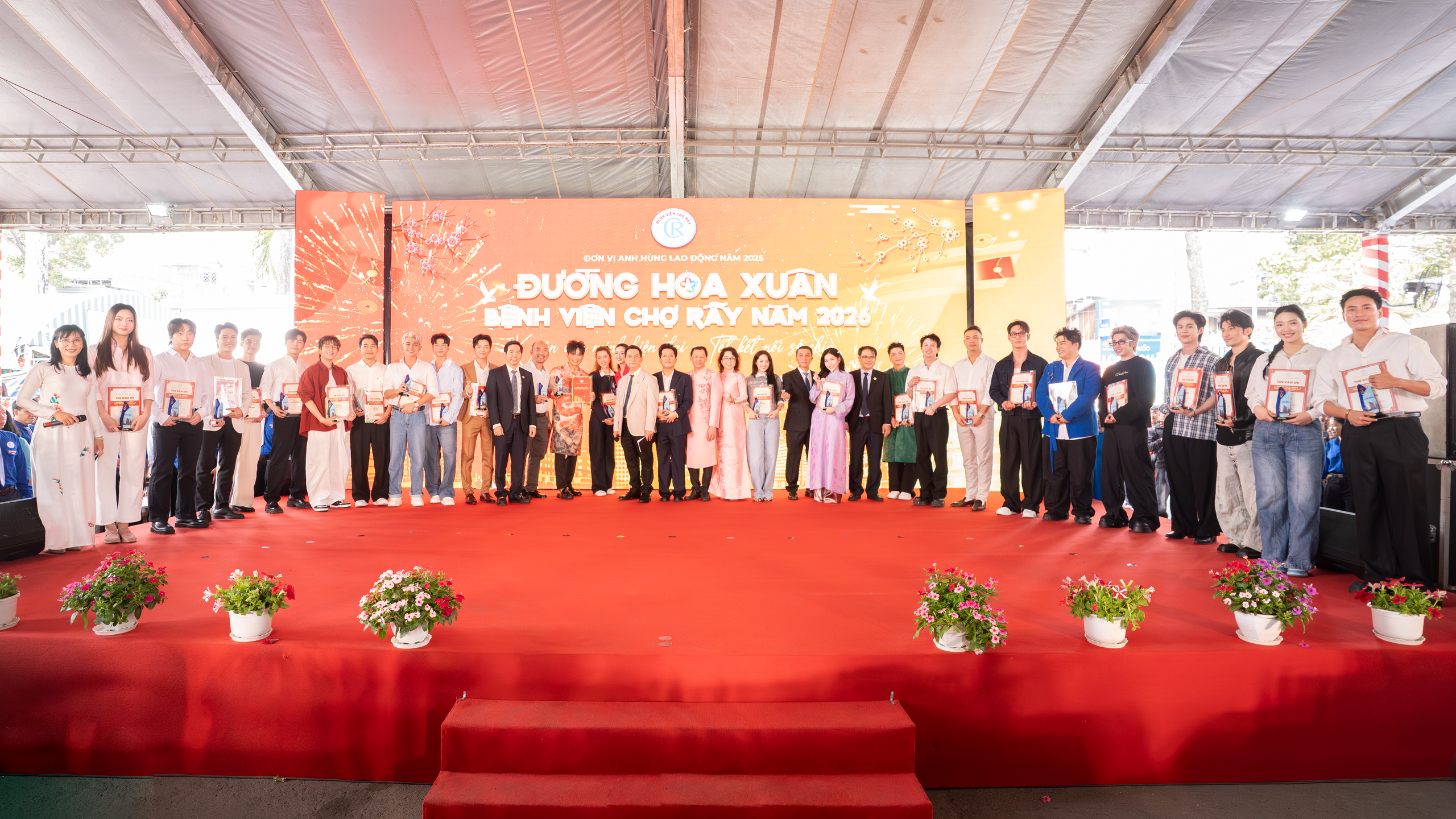 Bat ngo dan nghe si nguoi dep noi tieng do