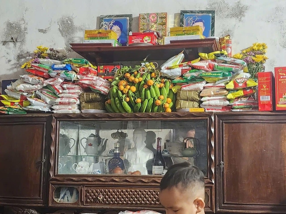 Bất ngờ với đặc sản sau Tết ở Hưng Yên: Bàn thờ chất đầy đường, mỳ chính - 1