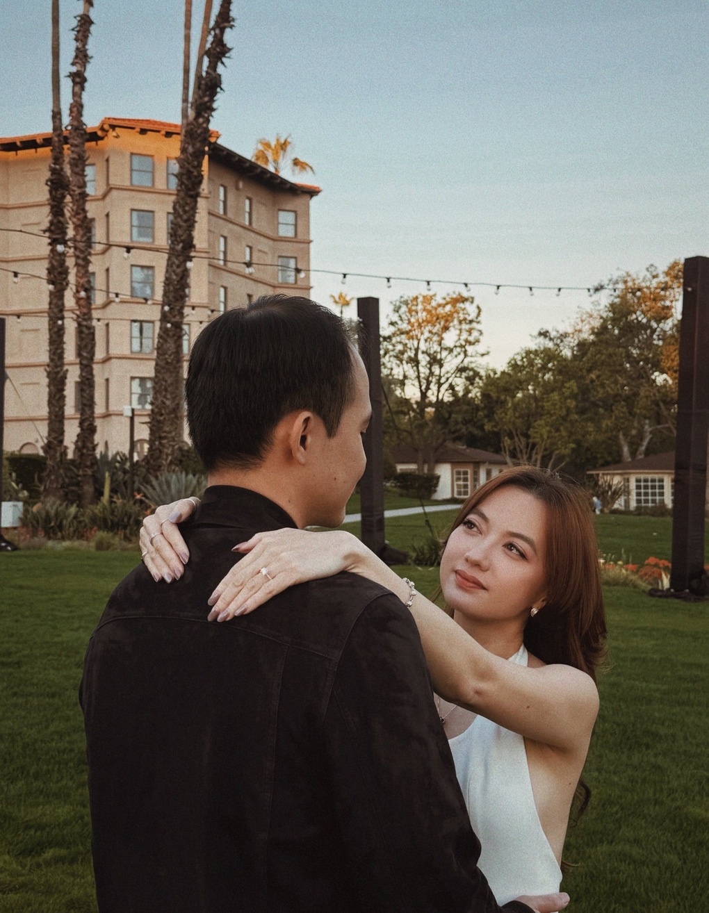 Bé Xuân Nghi được bạn trai kỹ sư cầu hôn trong chuyến du lịch Mỹ - 1