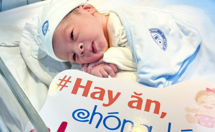 Bé trai chào đời rạng sáng mùng 1 Tết Bính Ngọ 1 Bé Nguyễn Thế Minh Khôi chào đời rạng sáng mùng 1 Tết nặng 3 kg. Ảnh: Thanh Hương