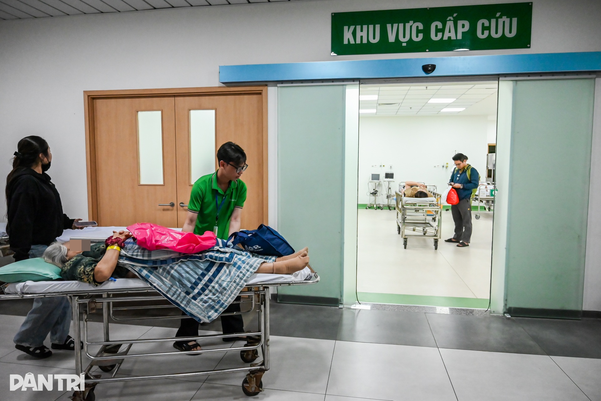 Bên trong khoa cấp cứu những ngày cuối năm - 1