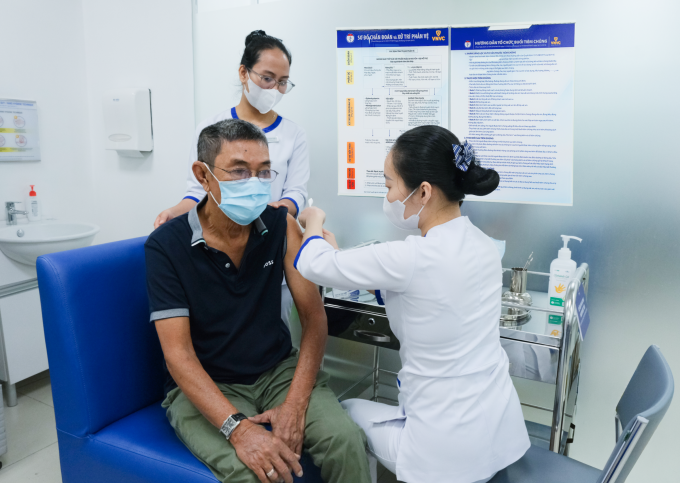 Người dân tiêm vaccine phòng bệnh tại Hệ thống Tiêm chủng VNVC. Ảnh: Diệu Thuần