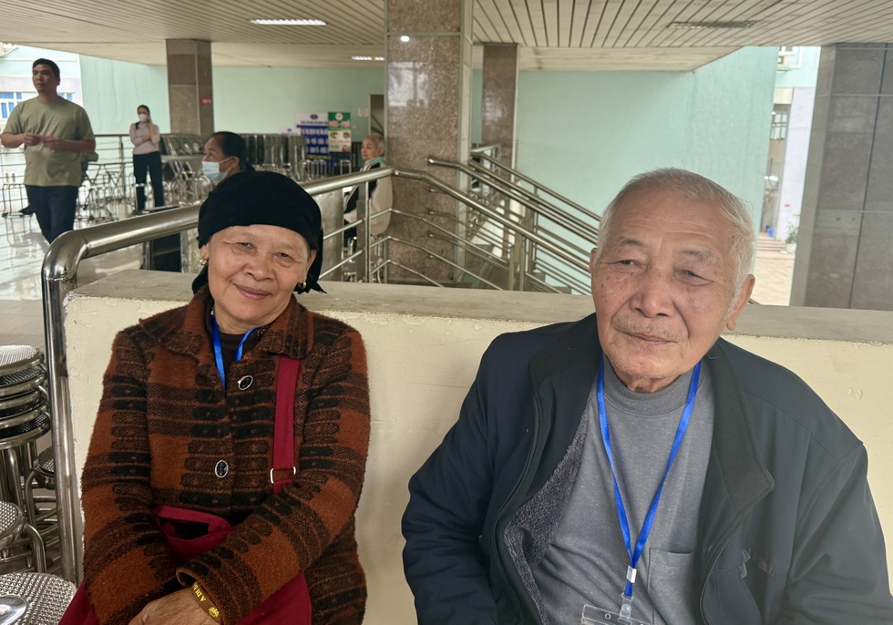 Bệnh nhân ấm lòng vì điều tốt đẹp từ bữa cơm tất niên, chuyến xe 0 đồng - 1