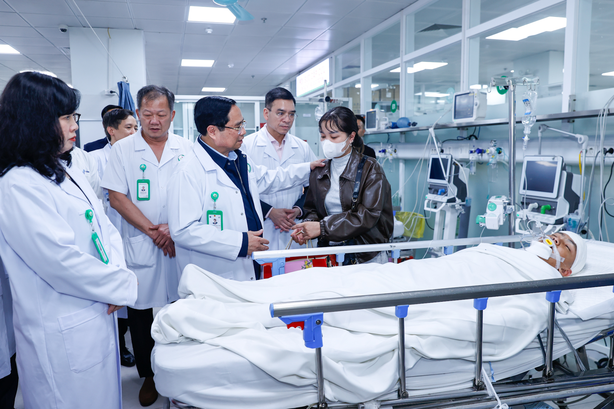 Thủ tướng: Bệnh viện tuyến cuối phải là 'niềm hy vọng lớn nhất của người bệnh'- Ảnh 1. Thủ tướng: Bệnh viện tuyến cuối phải là 'niềm hy vọng lớn nhất của người bệnh'- Ảnh 1.