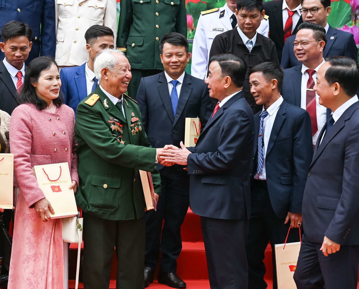 Bí thư chi bộ nói phải đi đôi với làm, giữ lửa cơ sở- Ảnh 1.