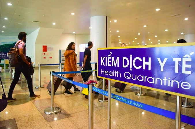 Kiểm dịch y tế để kiểm soát Covid tại sân bay Nội Bài thời kỳ bùng dịch. Ảnh: Giang Huy