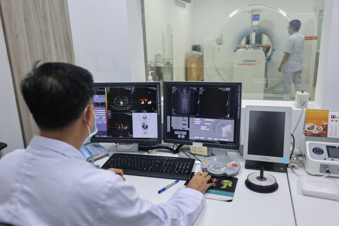 Bệnh nhân chụp chiếu tại Bệnh viện Chợ Rẫy. Ảnh: Quỳnh Trần