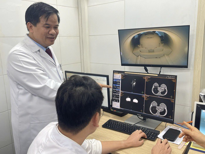 Chụp X-quang tuyến vú Bệnh viện Bạch Mai (Ảnh: Ngọc Dung)