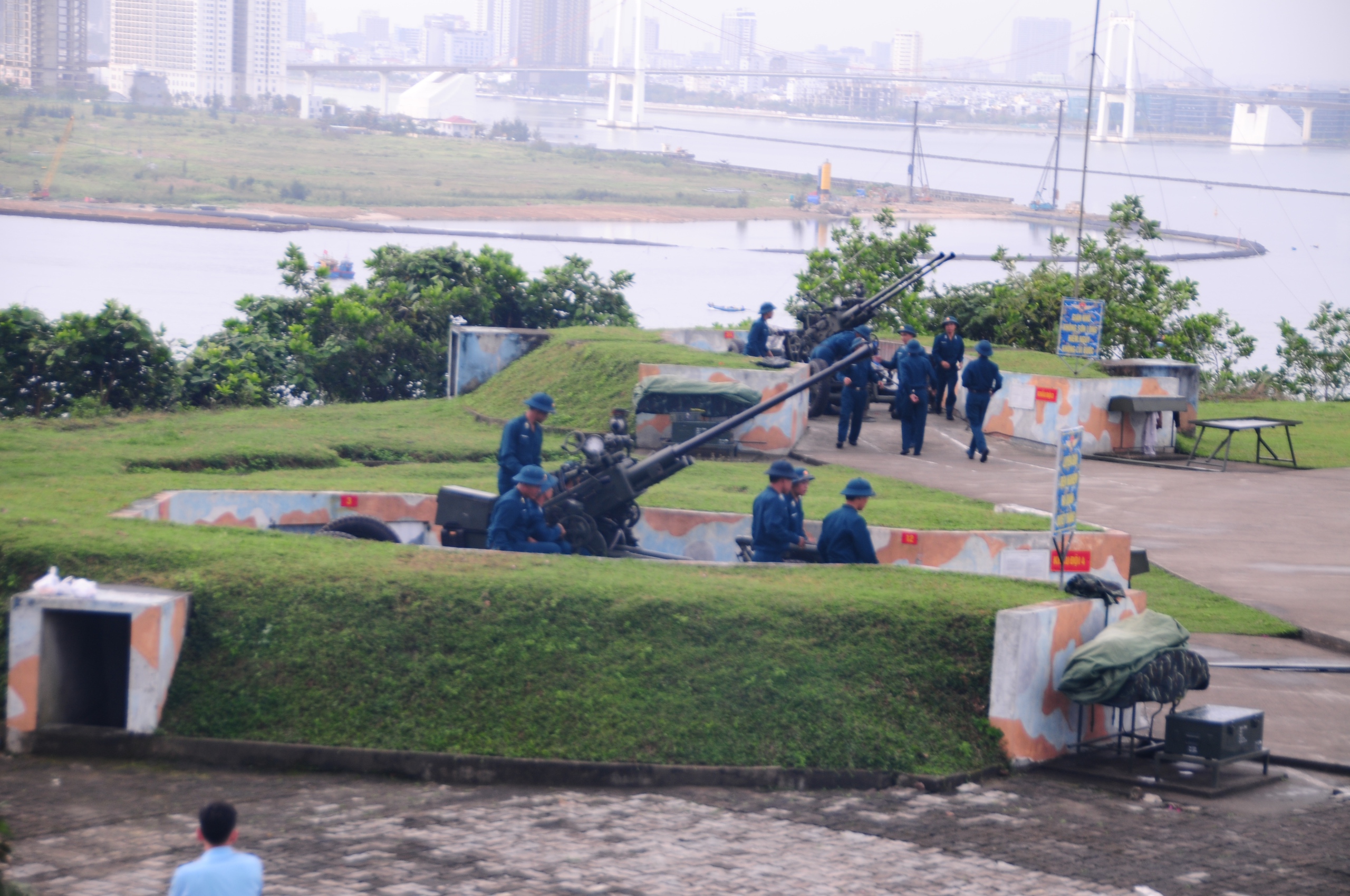 Bộ đội tên lửa, pháo phòng không Sư đoàn 375 tổ chức Tết sớm, chuẩn bị cao điểm trực chiến 1 Sư đoàn 375 - Ảnh 1.