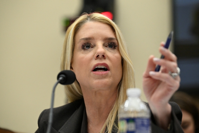 Bộ trưởng Tư pháp Mỹ Pam Bondi tại phiên điều trần với Ủy ban Tư pháp Hạ viện ở Washington, ngày 11/2. Ảnh: AFP