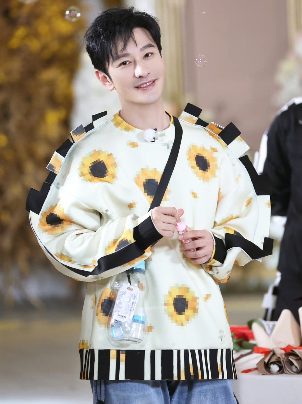 Bóc chiêu thức tán tỉnh hot girl và 3 yêu cầu gây sốc của Huỳnh Hiểu Minh khi hẹn hò- Ảnh 1. Bóc chiêu thức tán tỉnh hot girl và 3 yêu cầu gây sốc của Huỳnh Hiểu Minh khi hẹn hò- Ảnh 1.