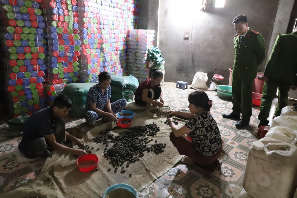 Rúng động Hà Tĩnh: Bóc gỡ đường dây sản xuất thuốc đông y tăng cân giả, thu giữ hơn 1 tấn viên hoàn- Ảnh 1.