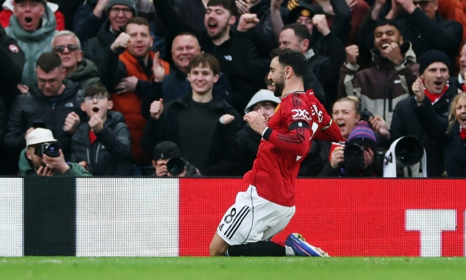 Bruno Fernandes mừng bàn thắng ấn định tỷ số 2-0 cho Man Utd trước Tottenham ở vòng 25 Ngoại hạng Anh trên sân Old Trafford, thành phố Manchester, Vương quốc Anh ngày 7/2/2026. Ảnh: Reuters