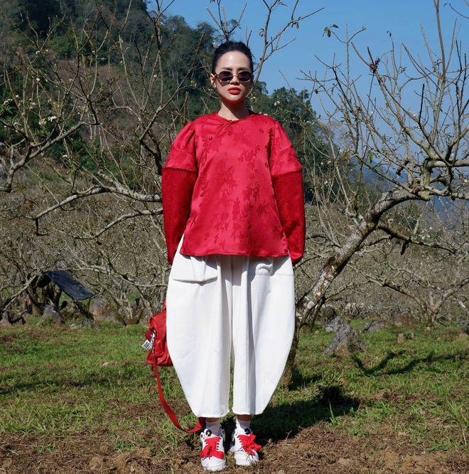 Bừng sáng văn phòng nhờ những thiết kế thời trang công sở sáng tạo- Ảnh 9.