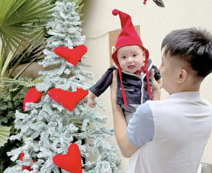 Anh Hưng - chồng chị Thanh và con trai gần 8 tháng tuổi. Ảnh: Nhân vật cung cấp