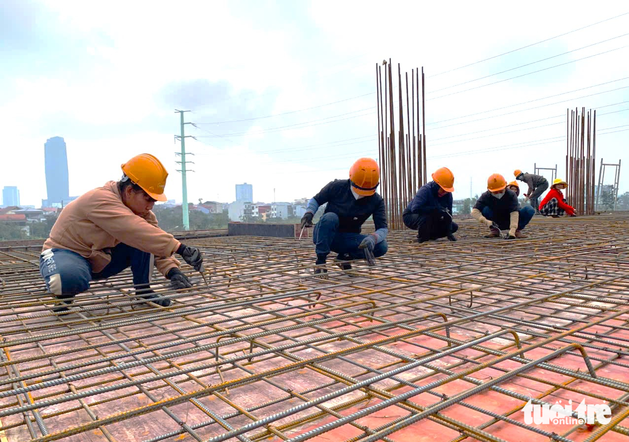 Bứt tốc thi công nhà ở xã hội tại Hà Tĩnh trong những ngày cuối năm - Ảnh 1.