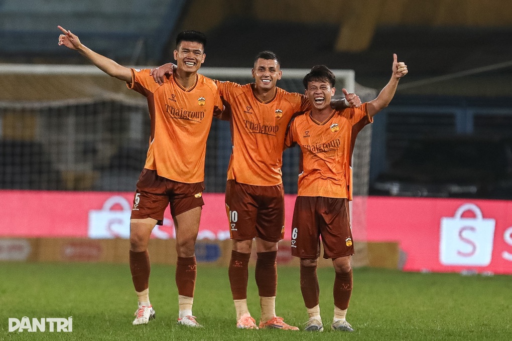 CLB Công an Hà Nội đánh bại HA Gia Lai, xây chắc ngôi đầu V-League - 1