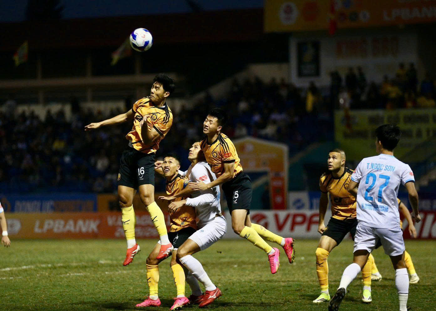 CLB Thanh Hóa đứng trước kết cục buồn - Ảnh 1.