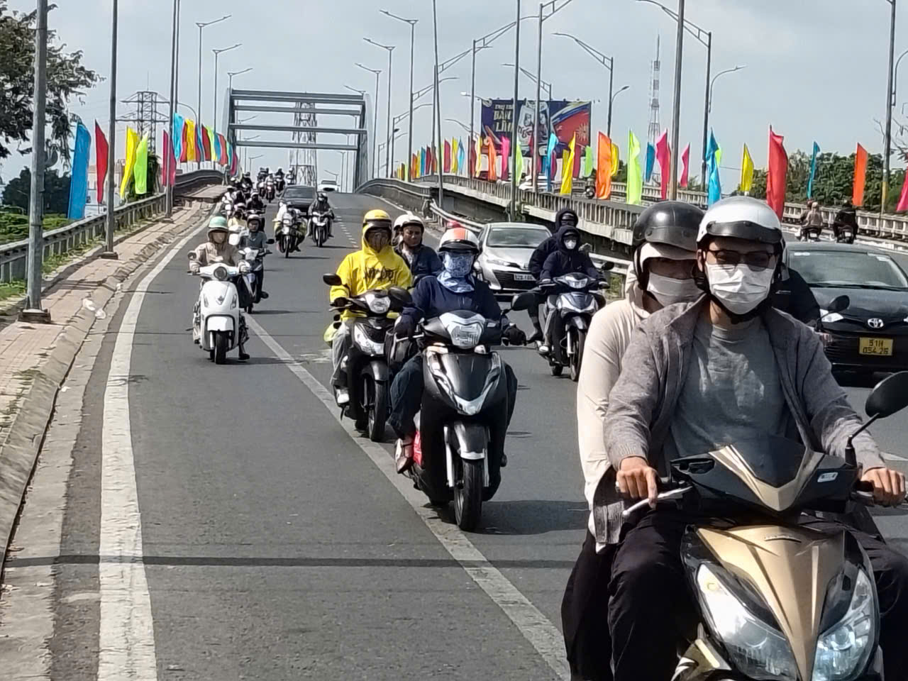 CSGT Tây Ninh và Đồng Tháp điều tiết giao thông trở lại TPHCM sau Tết 2026 - Ảnh 1.